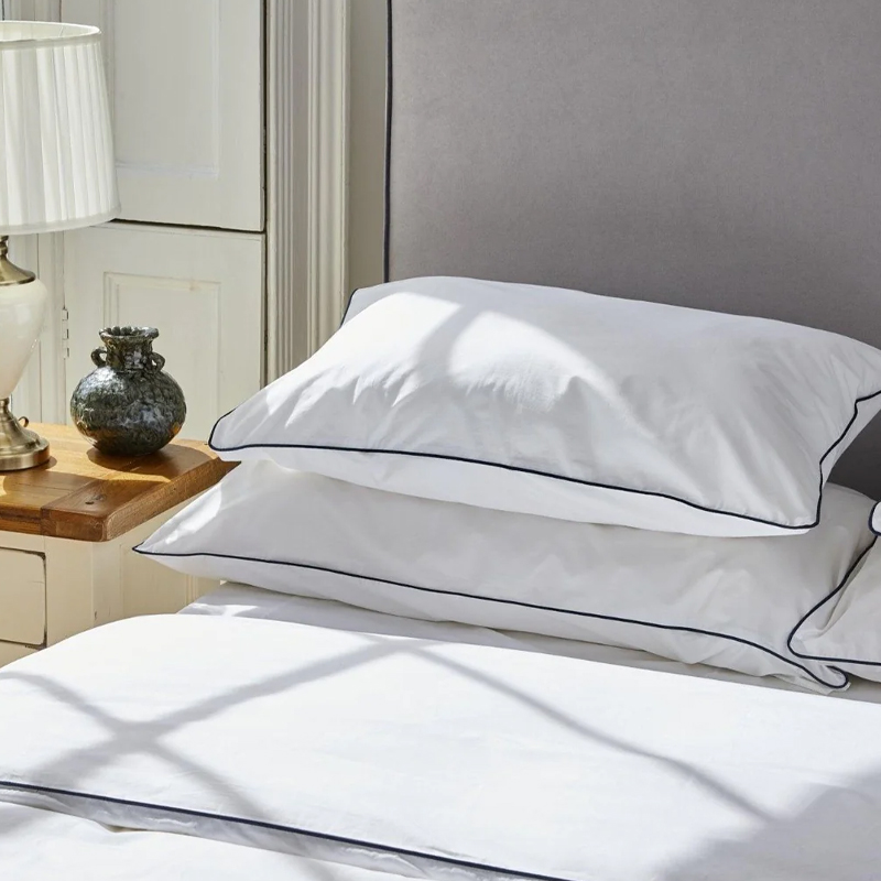 5 -hviezdičkový hotel Plain Sateen White Piped Cover Sada