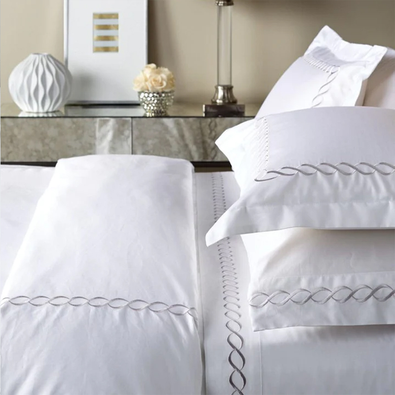 Vynikajúce strieborné vyšívané hotelové prikrývky sada Pure Cotton Sateen 330T