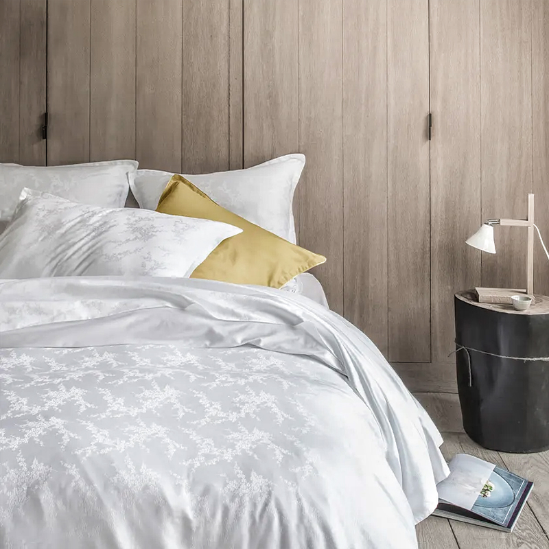 Pure Cotton 330TC Sateen Jacquard Hotel Cover and Lisets Set